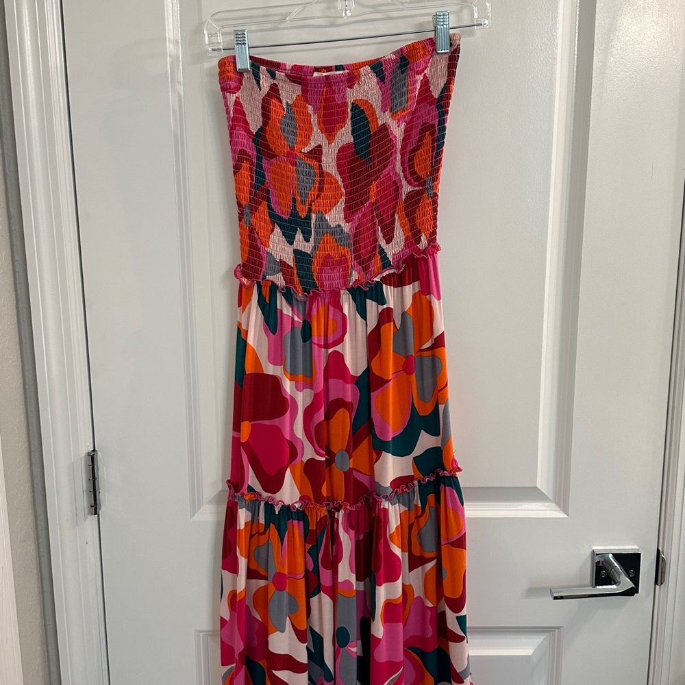ABLE THE LABLE vibrant pink floral strapless, tiered maxi Bandeau dress - Picture 5 of 5